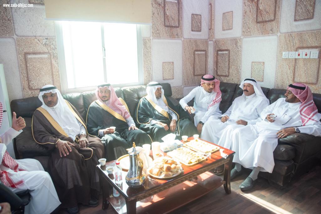 بمناسبة عيد الفطر المبارك رئيس مركز الموسم يعايد مرضى مستشفى الموسم العام 