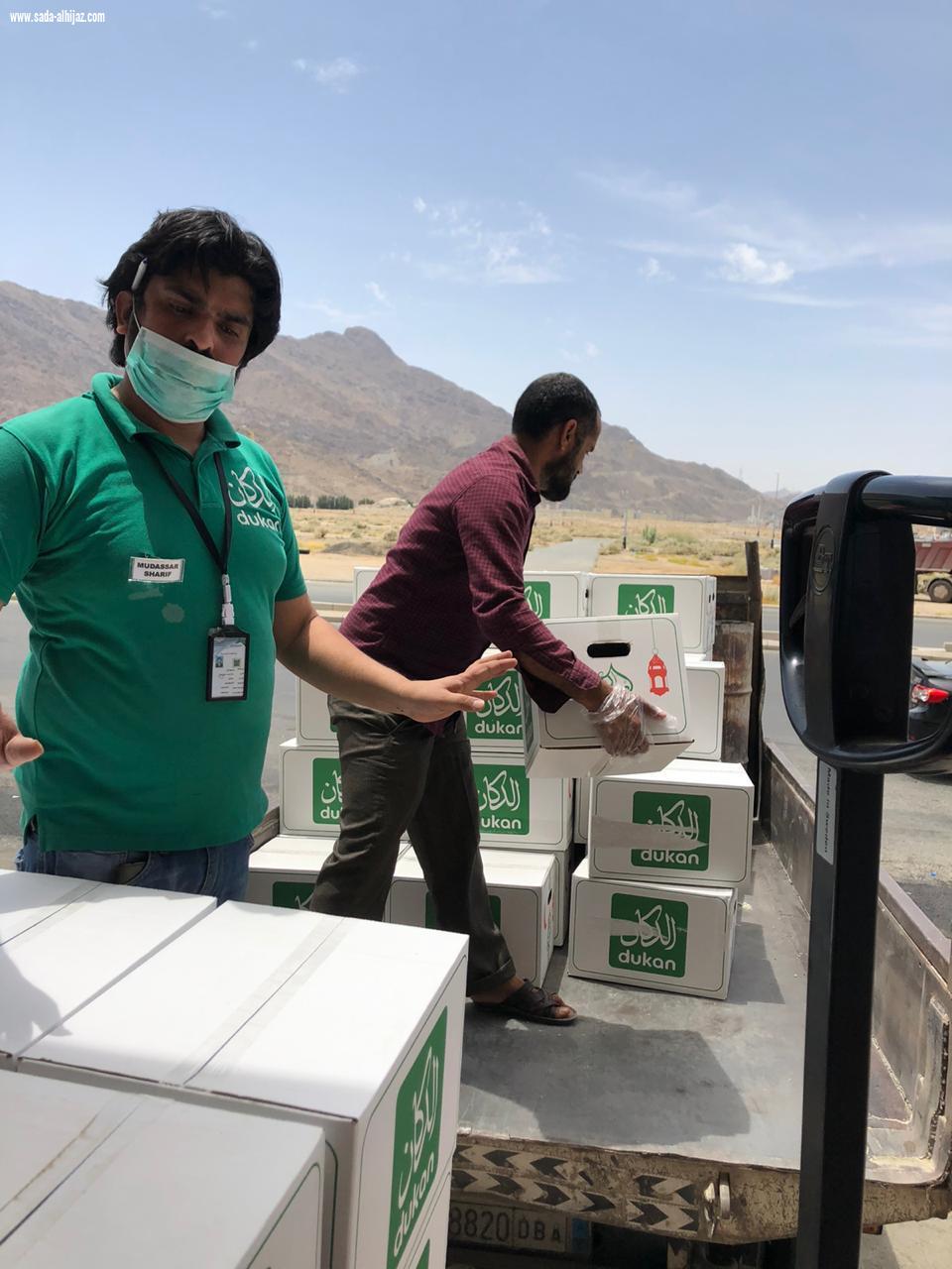 263 سلة غذائية للأسر المتعففة والمتضررين من الحجر المنزلي الذي سببتة جائحة كورونا في مبادرة #عضاد_مكة