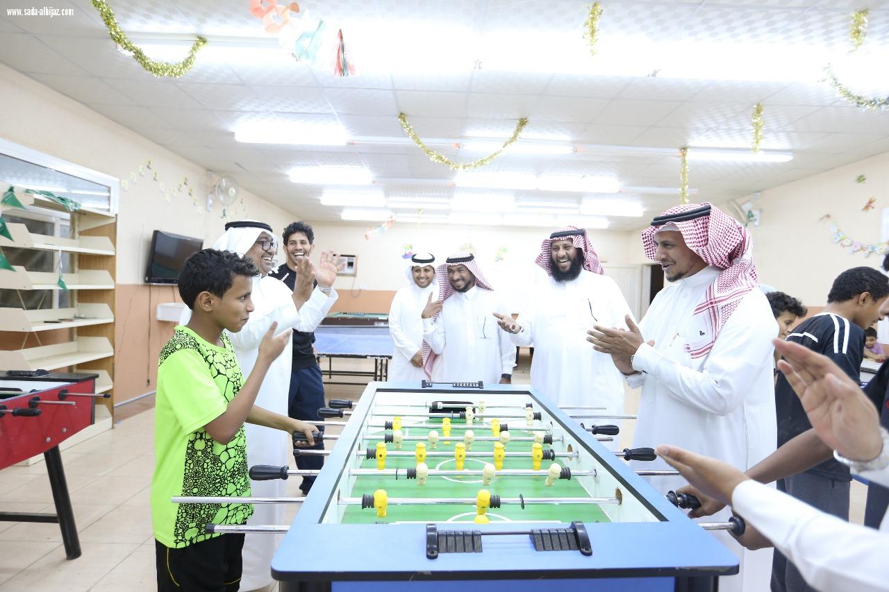 مدير تعليم جازان يتفقد أندية الحي ويطلع على خدماتها واحتياجاتها