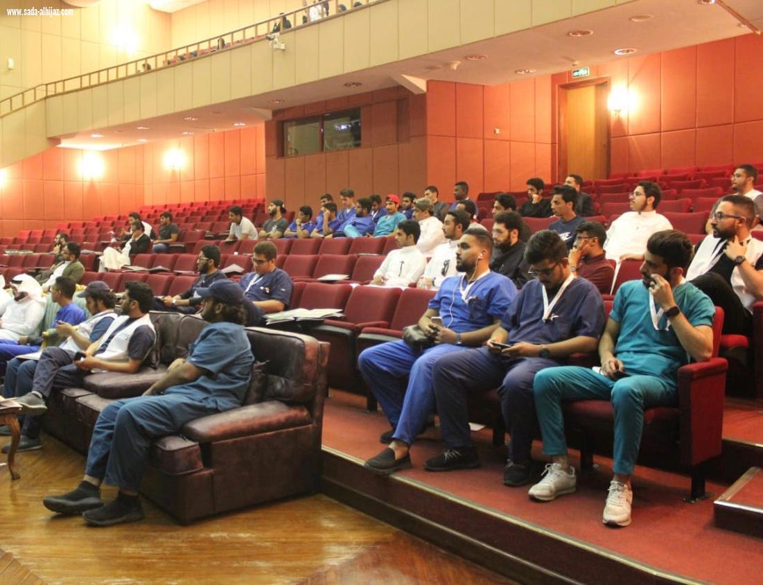 فريق نادي العلوم الطبية التطبيقية ينفذ فعالية علمية بعنوان (صناعة باحث)