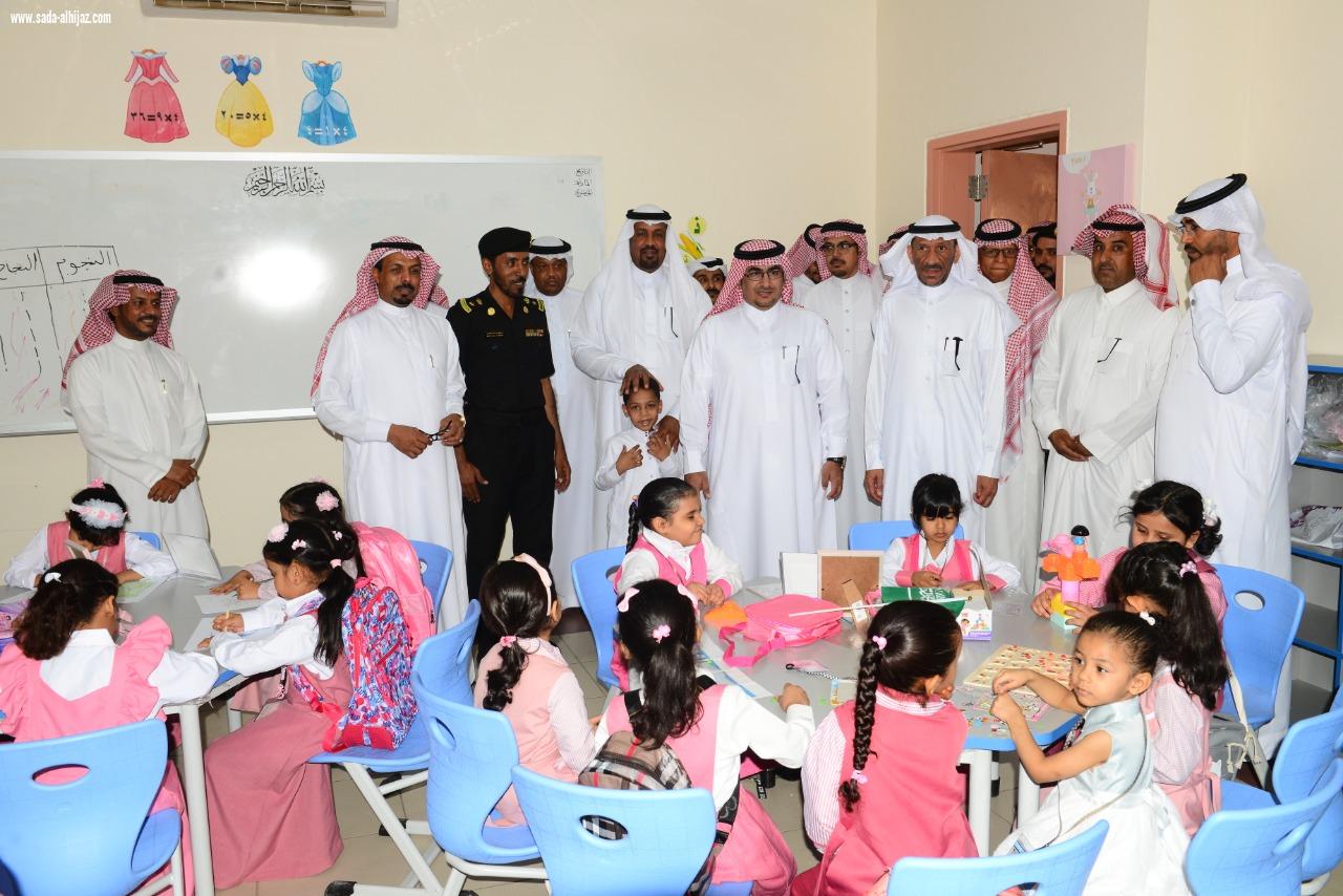 محافظ العلا يدشن مدارس الطفولة المبكرة بتعليم العلا