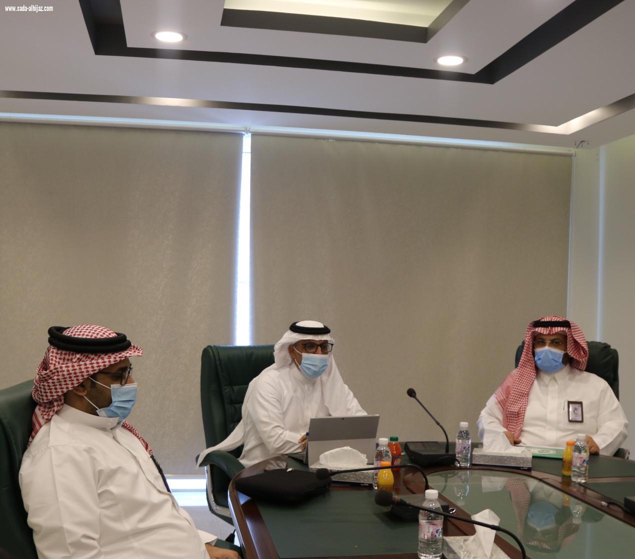 محافظ الداير  يلتقي مدير عام كهرباء جازان و يناقش معه الخدمات الكهربائية في المحافظة  . 