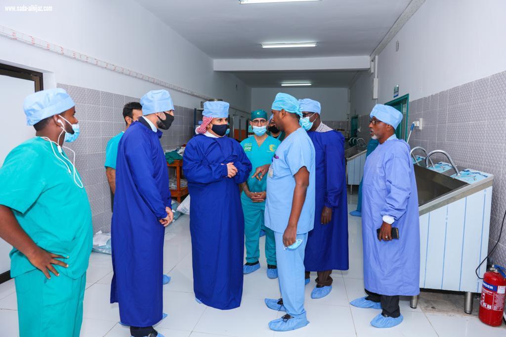 وقف ميدانياً على الجهود المبذولة .. السفير السعودي بجيبوتي يزور مستشفى بيلتييه العام لمتابعة جهود مركز الملك سلمان الإغاثي 