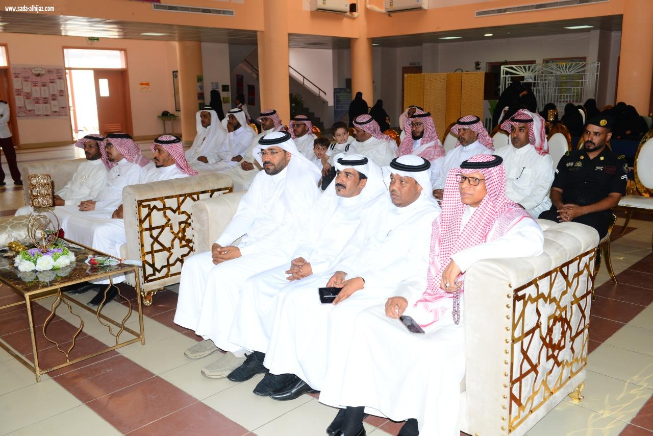 محافظ العلا يدشن مدارس الطفولة المبكرة بتعليم العلا