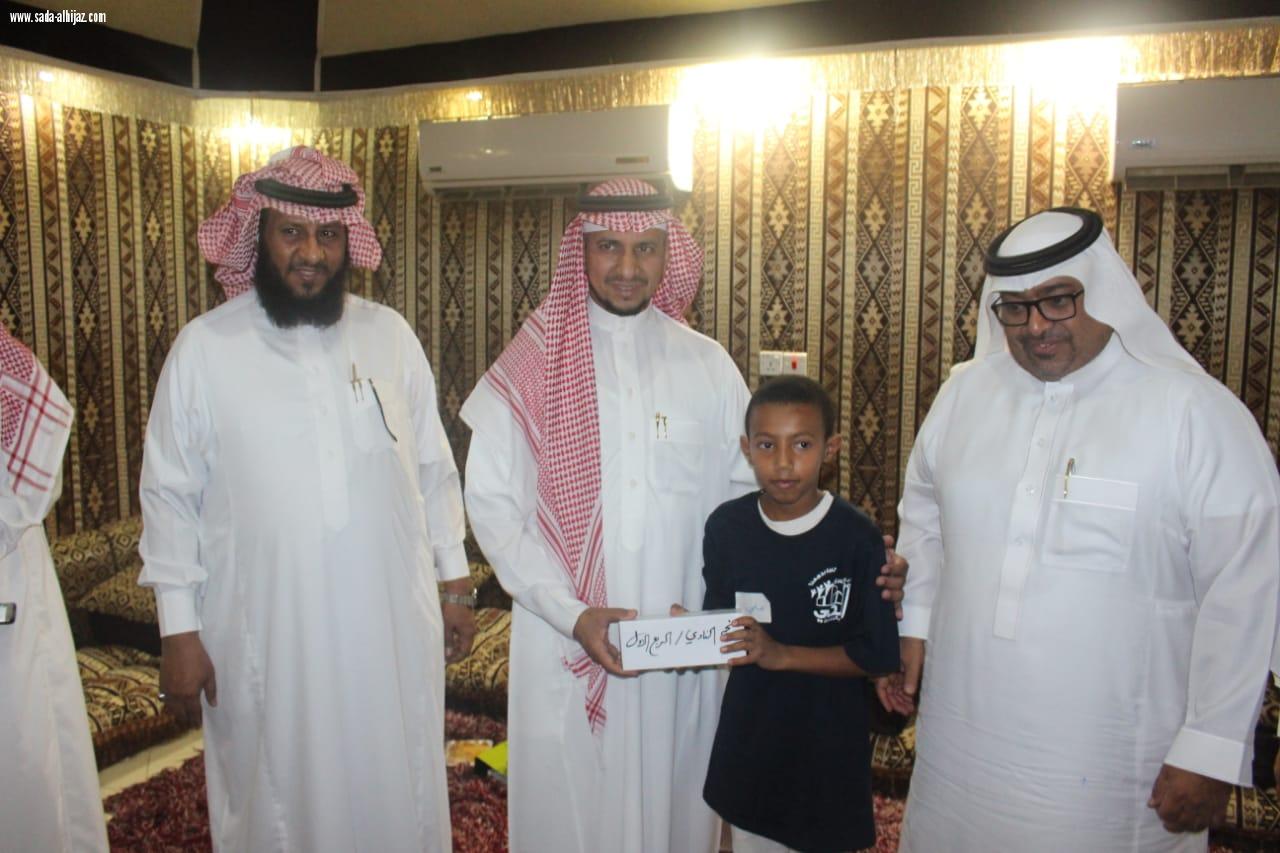 مدير التعليم بجازان د. عسيري الاحوس يزور نادي حي الحصمه