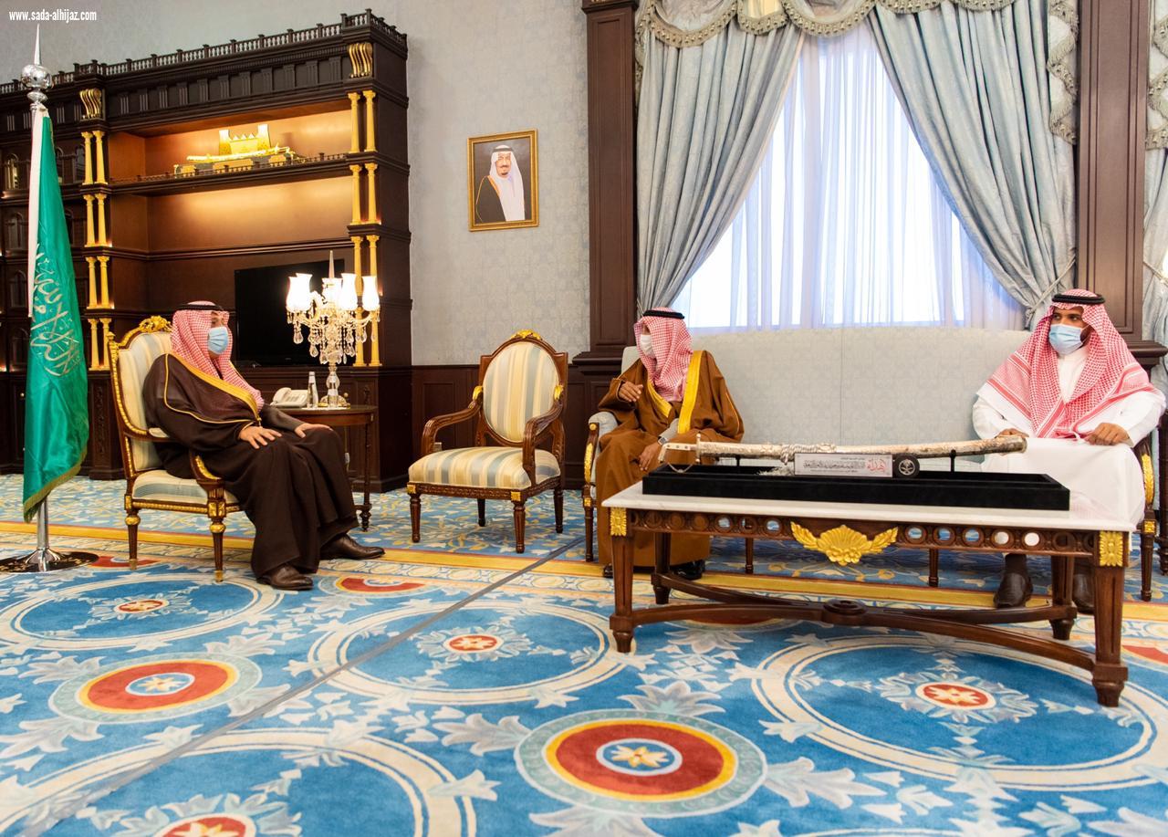 سمو أمير الباحة يدشن أول موسوعة للأدب الشفهي والطب الشعبي على مستوى المملكة بـ 3 مجلدات استغرقت 8 سنوات لإنجازها