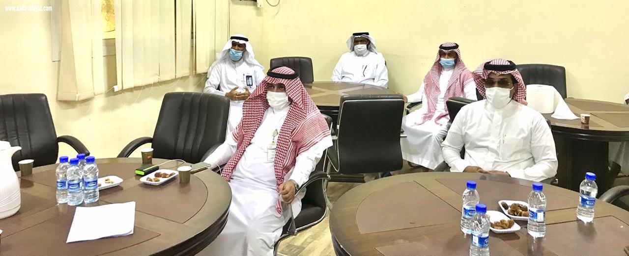 مدير مكتب التعليم ببيش يجتمع بالمشرفين والمشرفات لبحث 6 محاور