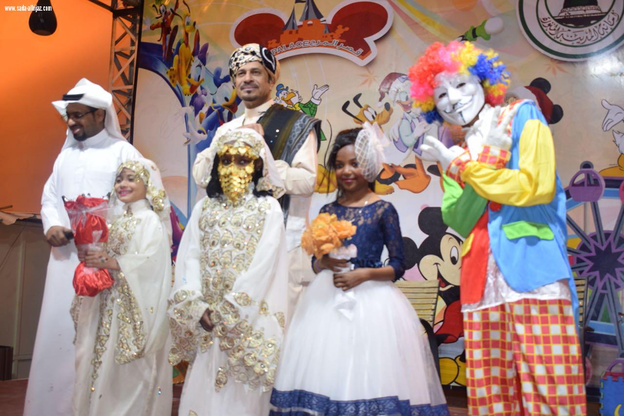 فرقه المدينه ستارز الاستعراضية تجذب جمهور المدينه بالزي الحجازي..