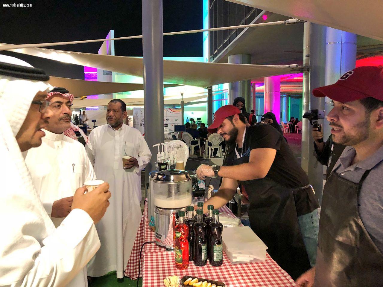 تنفيذا لتوجيهات نائب أمير مكة فريق من أمانة مكة يلتقي بأصحاب المطاعم المتنقلة ويتفقد احتياجاتهم