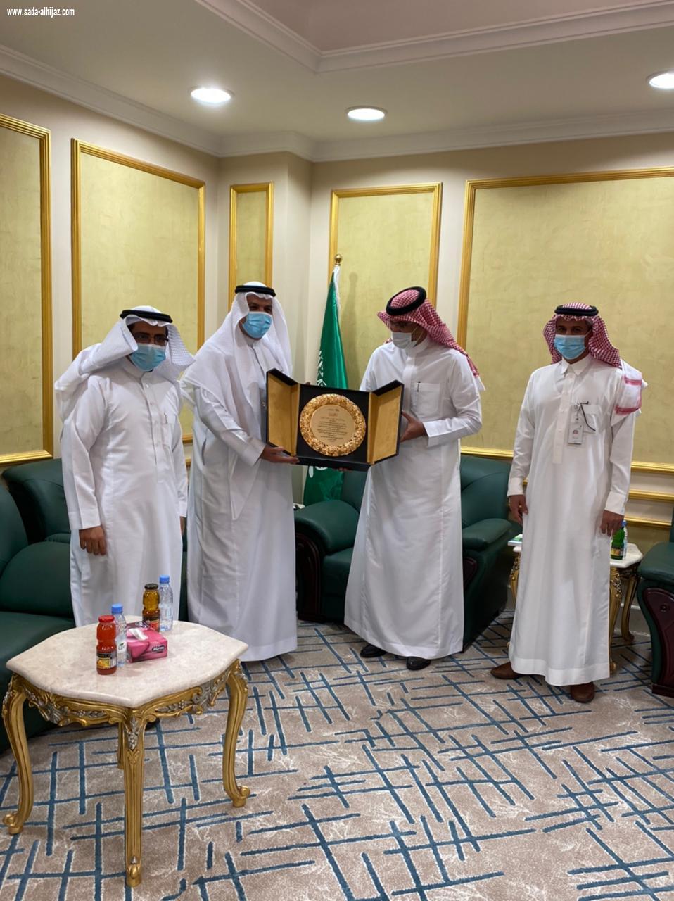 محافظ خيبر يستقبل مدير عام الموارد البشرية والتنمية الاجتماعية بمنطقة المدينة المنورة