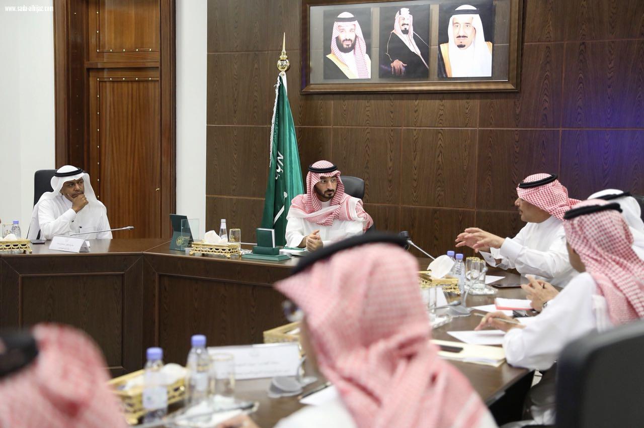 نائب أمير منطقة مكة المكرمة الامير عبدالله بن   بندرعلى آخر مستجدات مشروع تطوير صالة الحج والعمرة بمطار الملك عبدالعزيز  الدولي