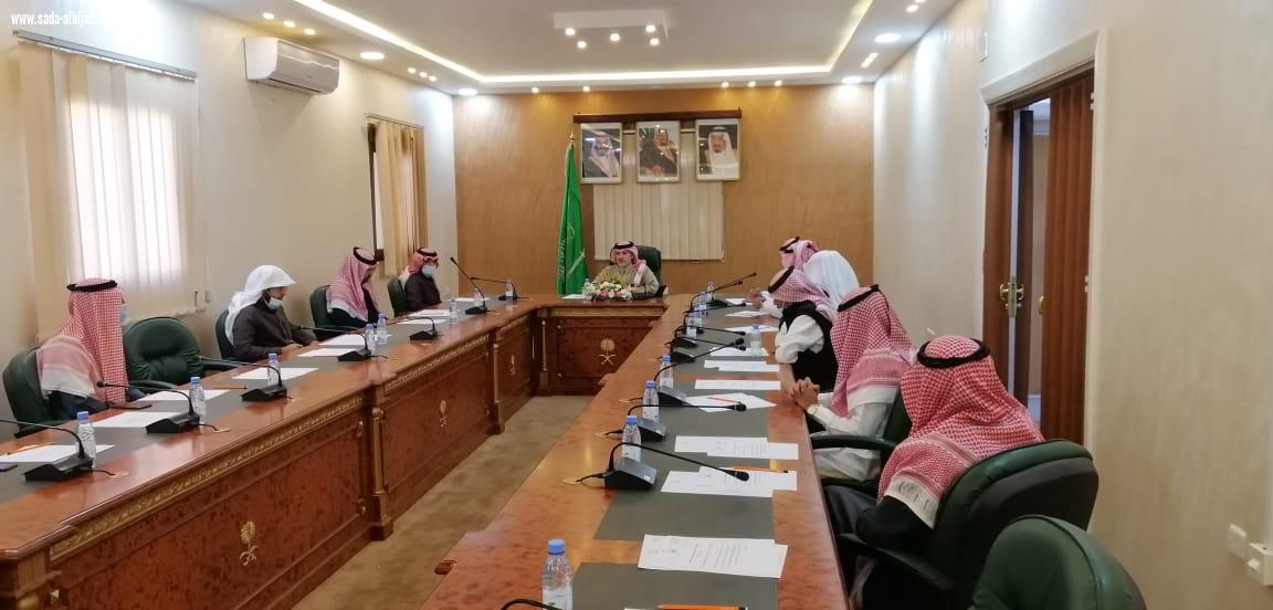 محافظ المندق يرأس اجتماع لجنة التنسيق لاعمال القطاعات الخيرية والاجتماعية