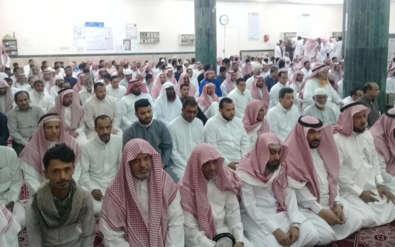 شيخ شمل آل عيسى بني حمد عمر يعقوب يتقدم المشيعين في جمثمان عمه