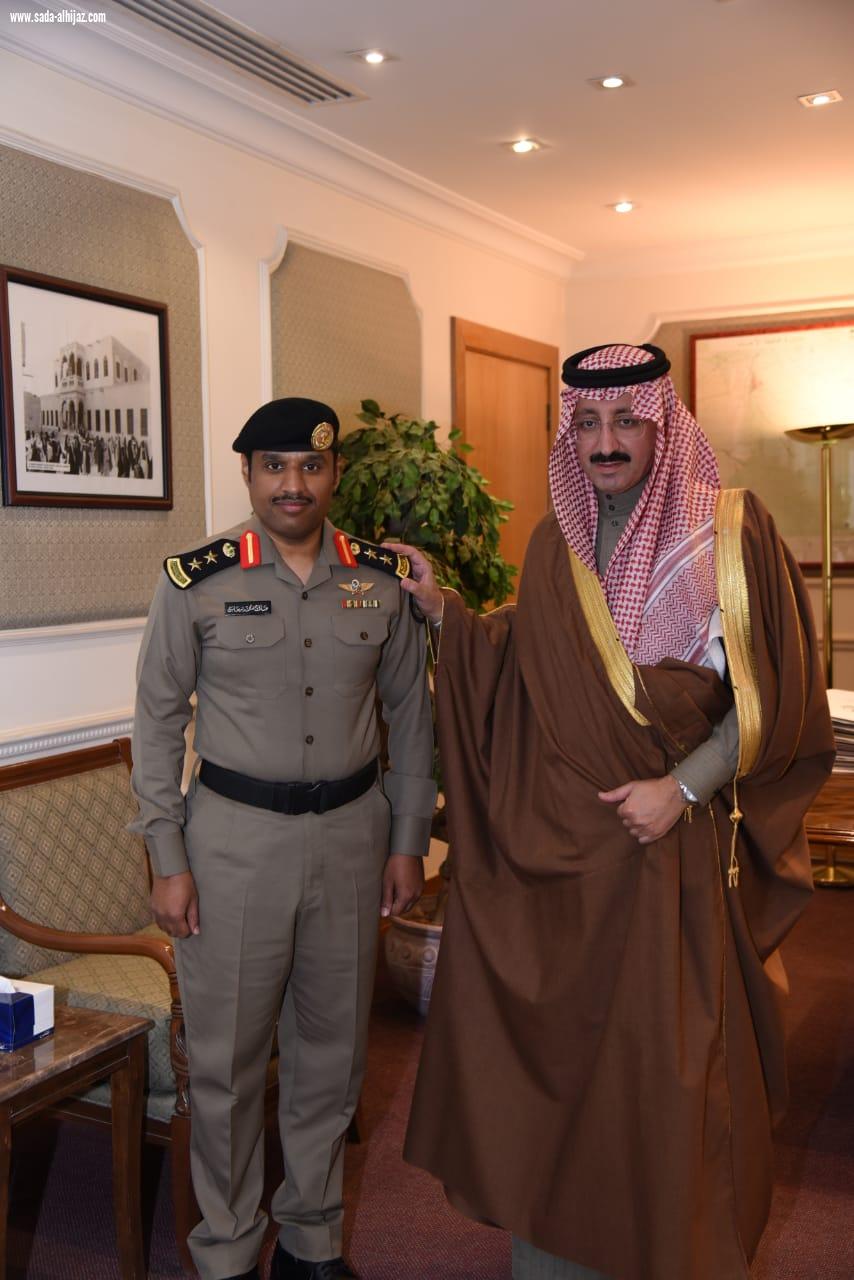 محافظ الإحساء يقلد صلاح بوجليع رتبته الجديدة عقيدا