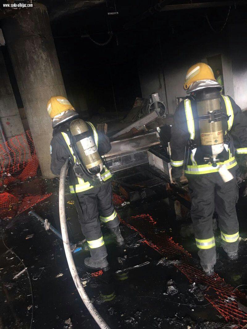 فتح التحقيق لمعرفة مسببات  مدني مكة يخمد حريق في نفايات الخالدية بلا اصابات