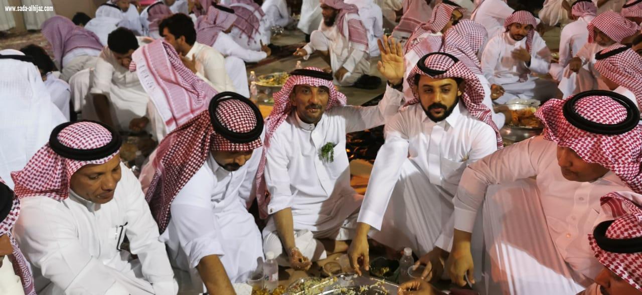 شيخ شمل آل عيسى بني حمد وشيخ الطواهرة آل ناشب يقيمون مأدبة عشاء بمناسبة شفاء الدكتور عبدالرحمن ناشب