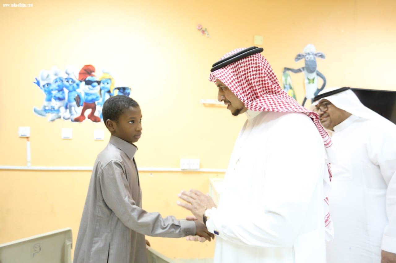 مدير تعليم جازان يتفقد أندية الحي ويطلع على خدماتها واحتياجاتها