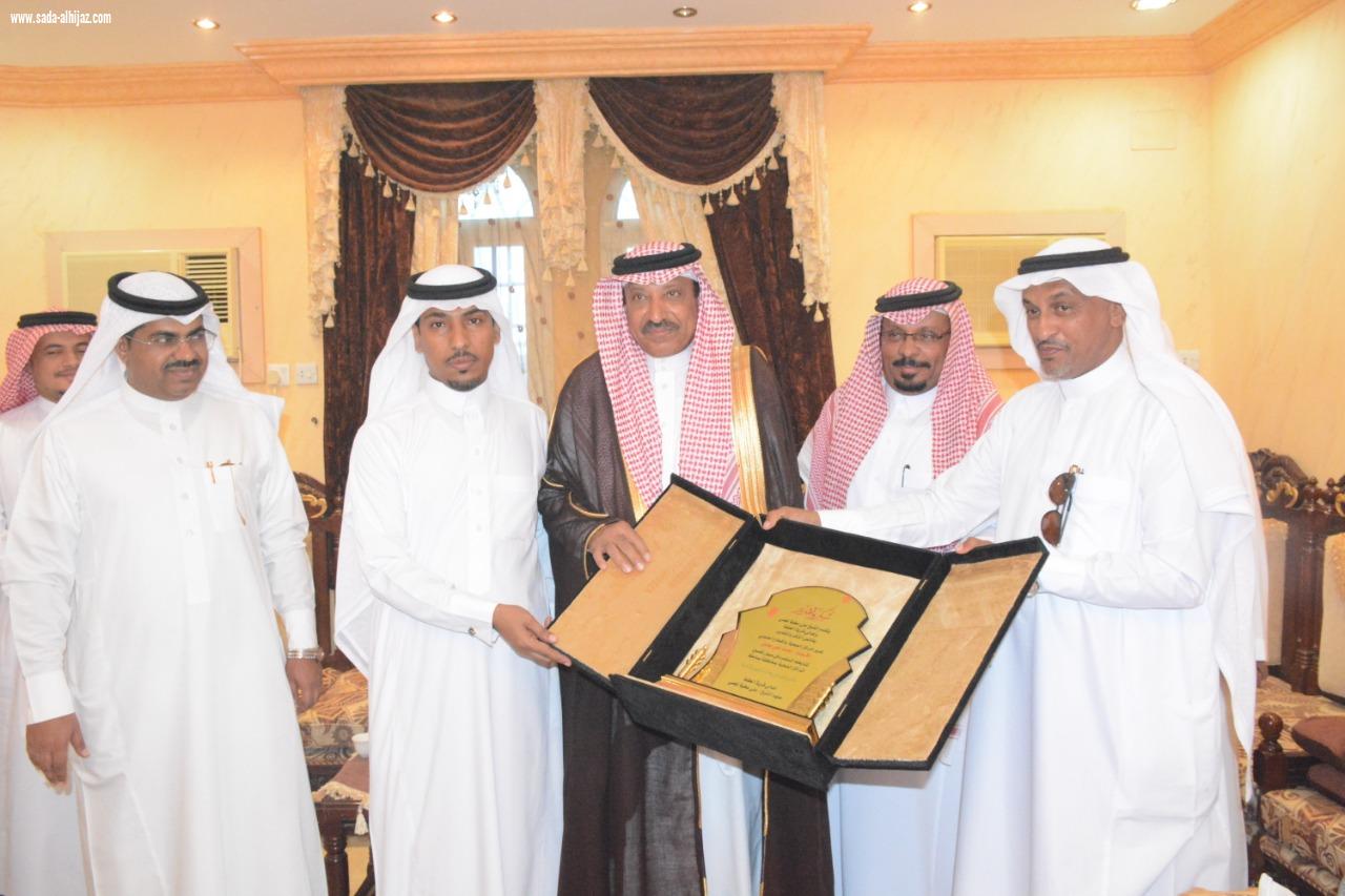 بحضور مدير صحة جازان الدكتور النجمي محافظ صامطة يدشن مشروع تطوير بيئة العمل بالقطاع الجنوبي