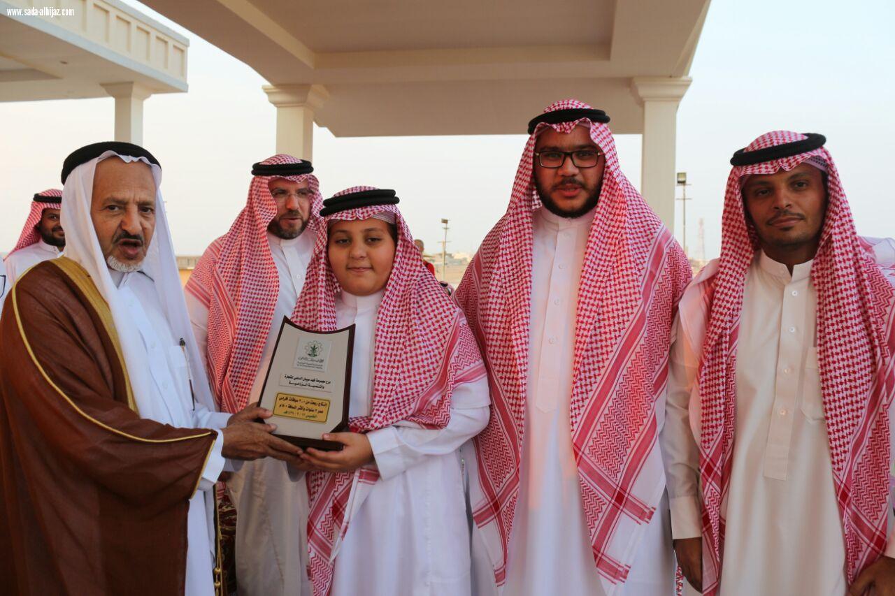 الراشي يهدي أبناء عبدالله باسنبل كأس مجموعة فهد بن سيبان السلمي