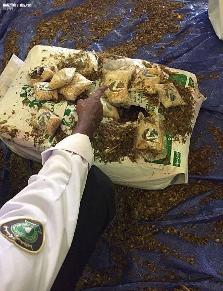 جمرك ميناء ضباء ينجح في إحباط محاولة تهريب قرابة مليون حبة كبتاجون  مخبأة داخل إرسالية أعلاف مستوردة