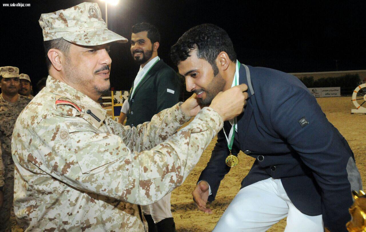 العريفي يتوج الفارس الحربي بكأس وزارة الحرس الوطني للحواجز