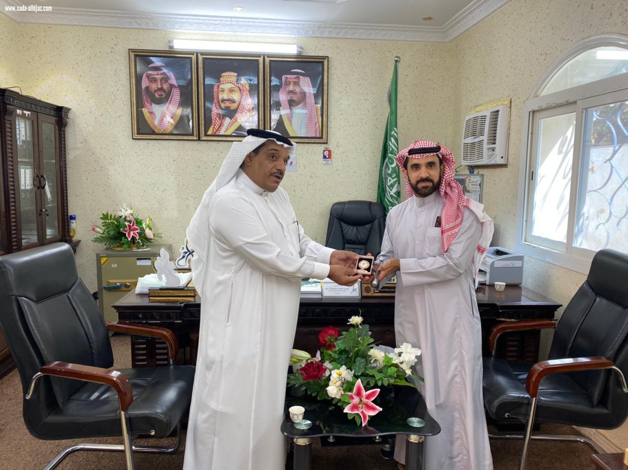 رئيس مجلس ادارة لجنة تراحم بالباحة لرعايه السجناء والمفرج عنهم واسرهم بكرم الاعلامي المحجم