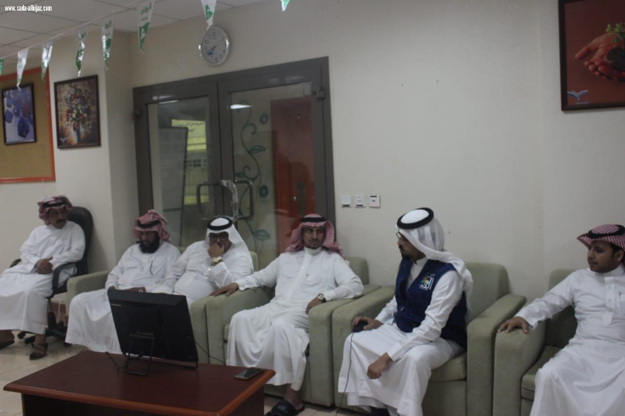 مدير التعليم بجازان د. عسيري الاحوس يزور نادي حي الحصمه