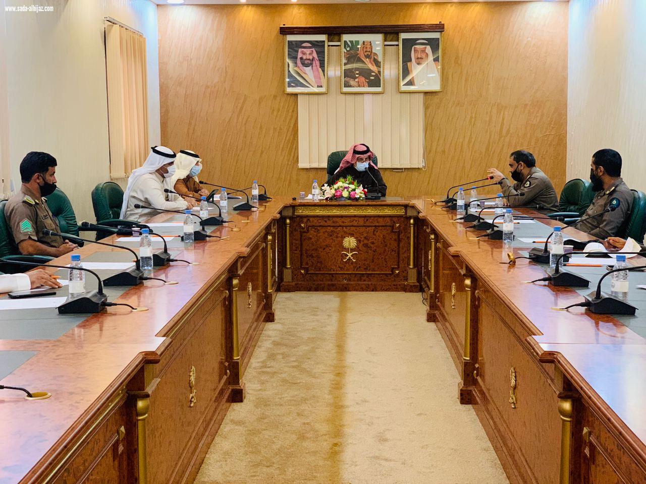 محافظ المندق يرأس اجتماع اللجنة العلي للسلامة المرورية 