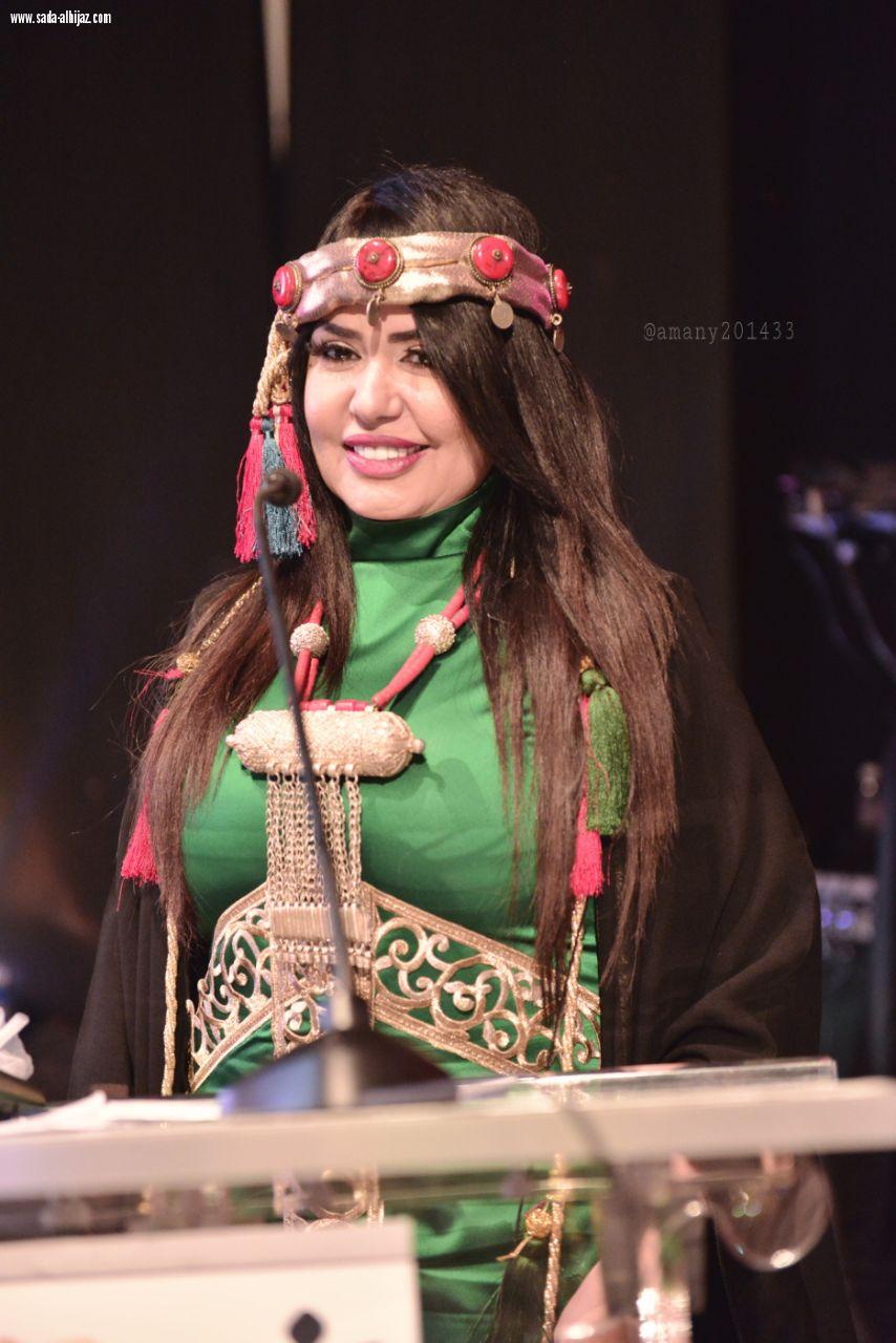 ٣٠٠ سيدة في أولى عروض ملتقى تصميم الزي التراثي النسائي المعاصر