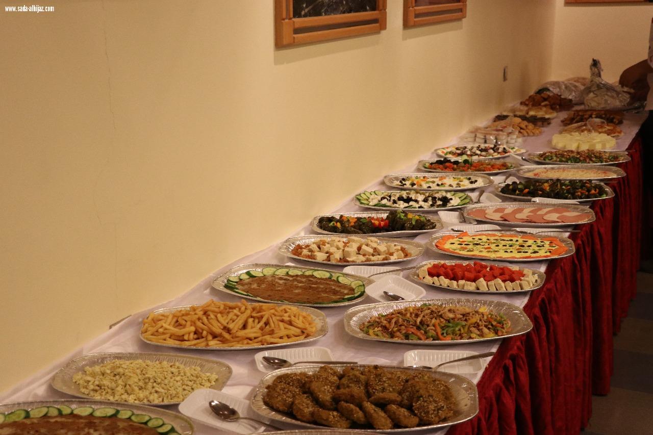 إدارة مستشفى الملك فهد بالمدينة المنورة تعايد منسوبيها بعيد الفطر المبارك