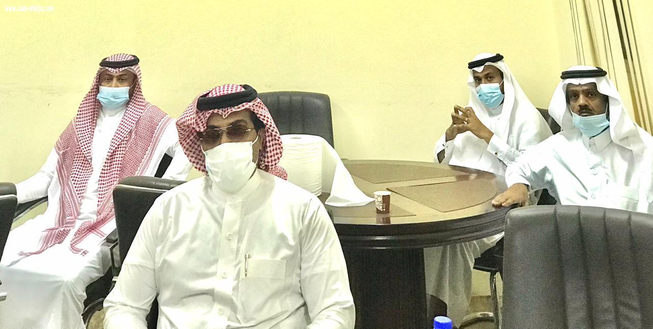 مدير مكتب التعليم ببيش يجتمع بالمشرفين والمشرفات لبحث 6 محاور