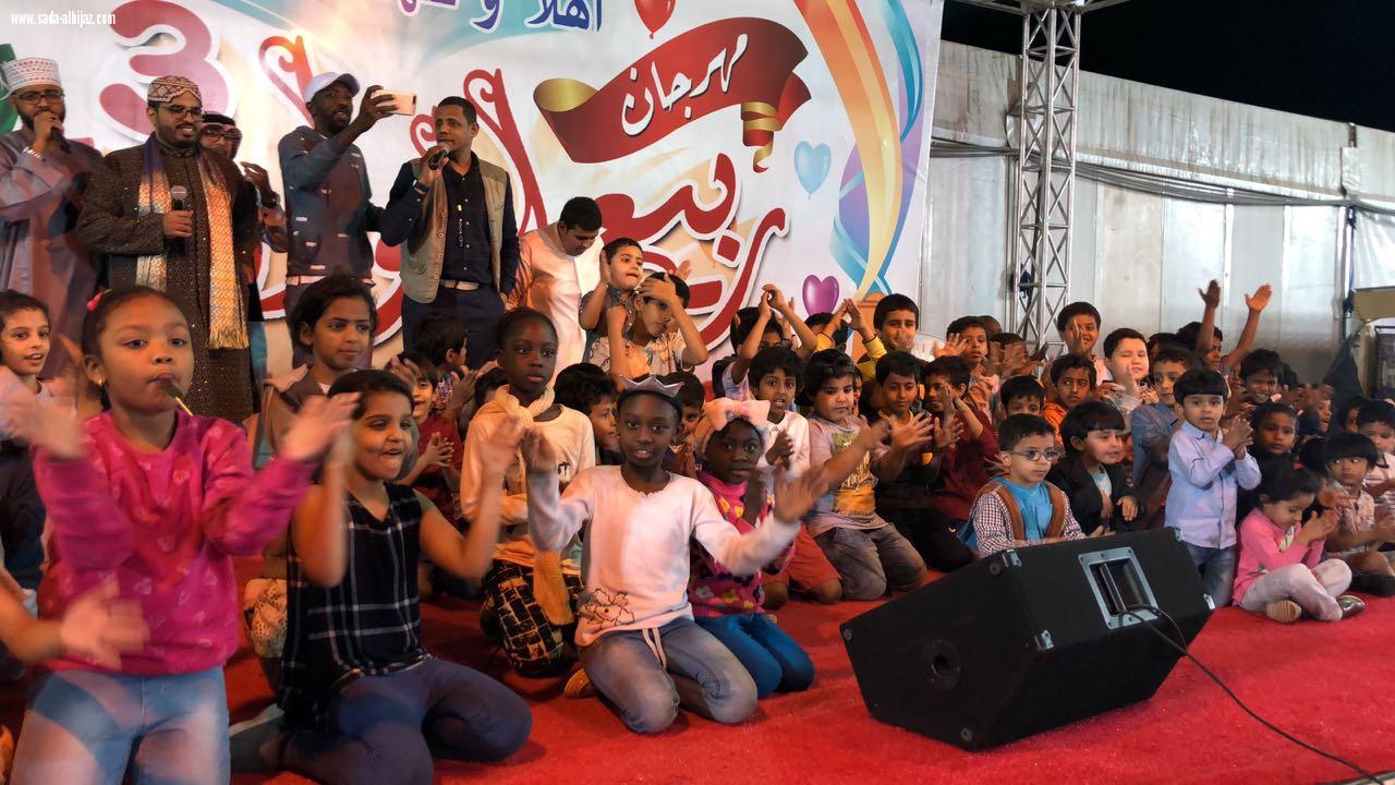 اطفال مهرجان ربيع النورية 3 يستمتعون بمسرح ا لمهرجان مع نجوم قناة المجد الفضائية 