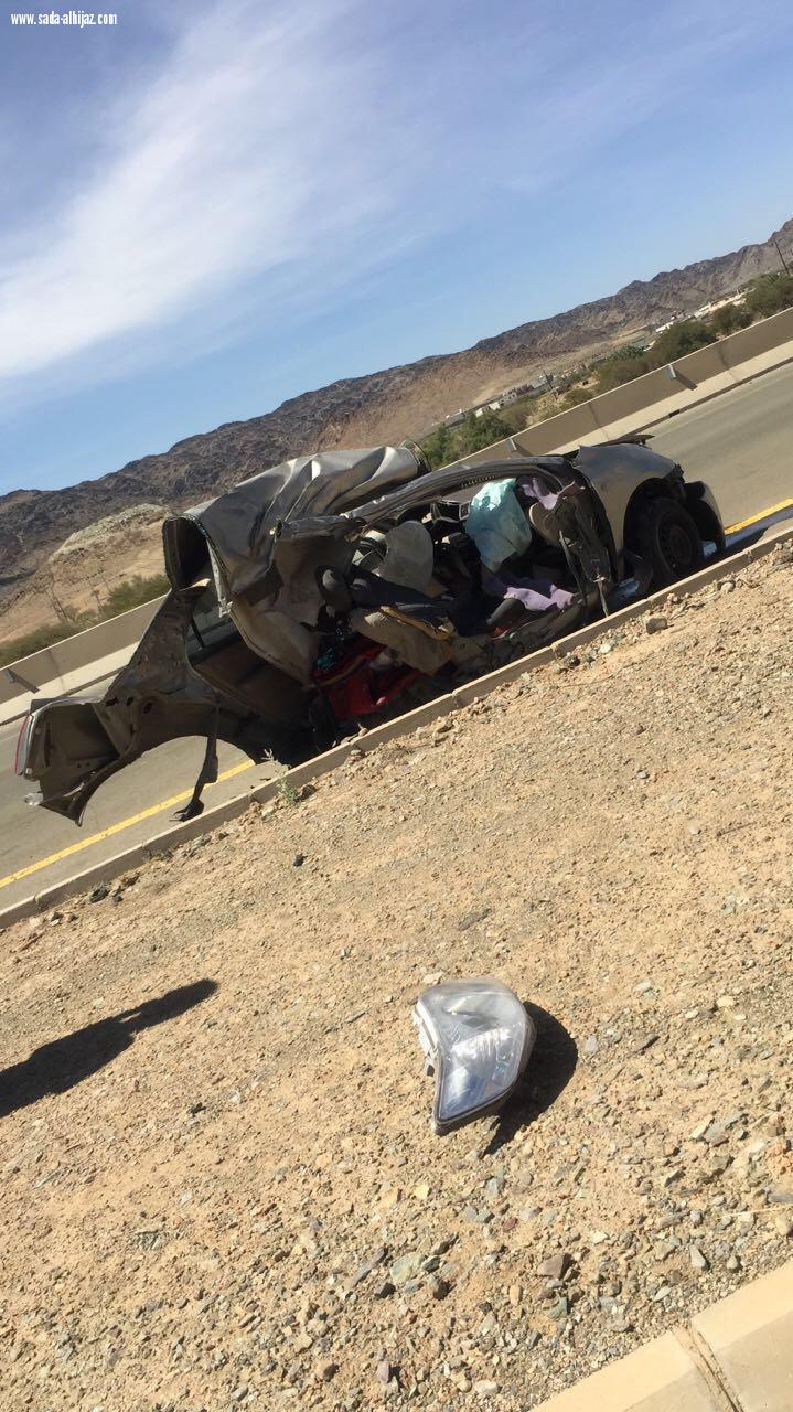 هلال الباحه يتعامل مع حادث اودي بإصابتين تم اسعافهم ونقلهم للمستشفى