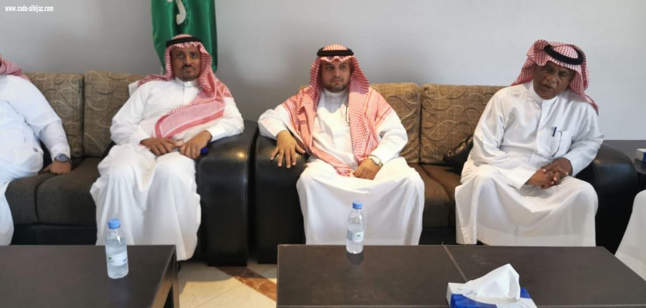 مشايخ وأعيان وابناء محافظة الطوال يستقبلون الدكتور عبدالرحمن ناشب بعد فترة علاجه بالرياض