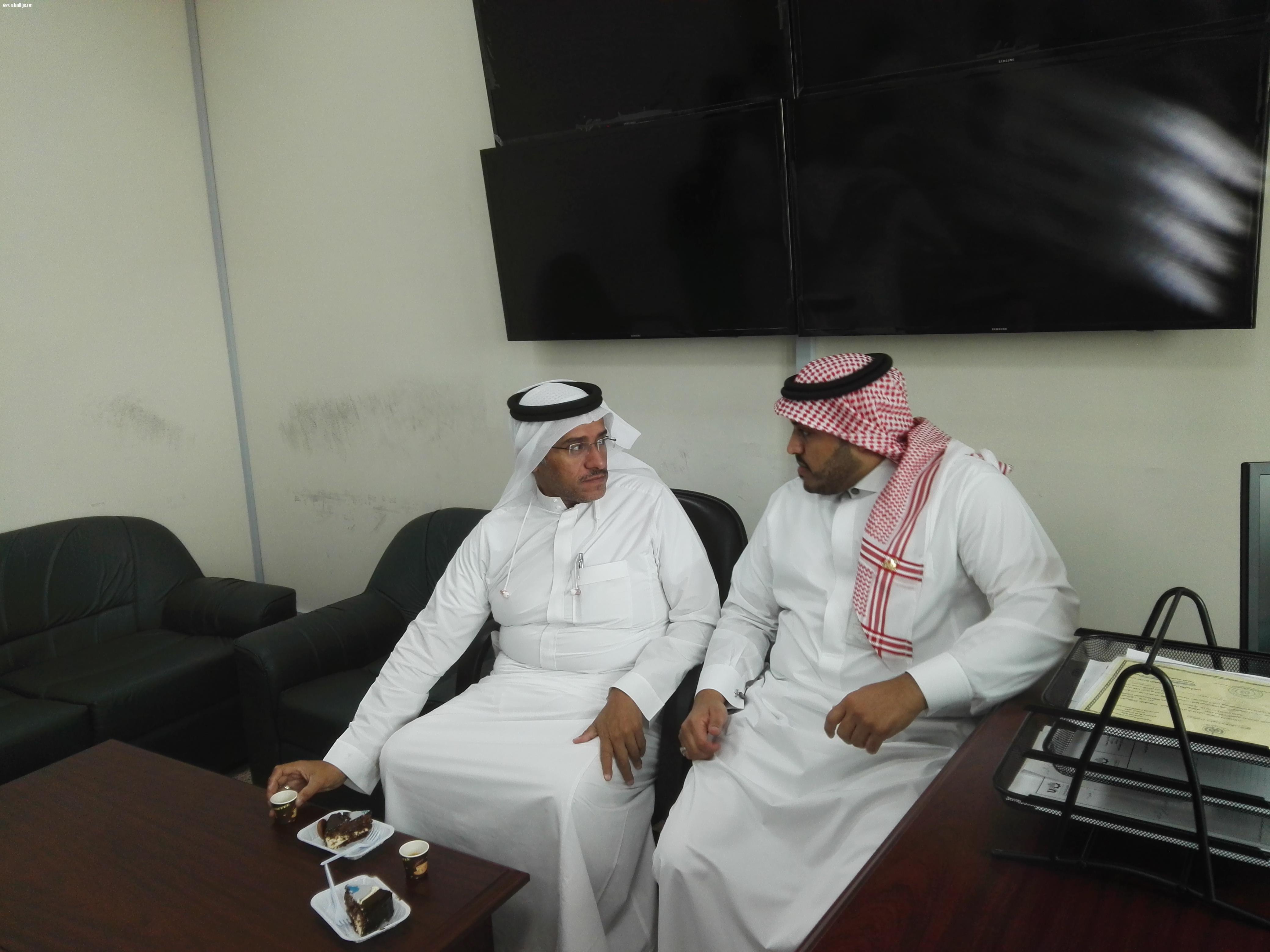 إحتفال موظفوا  قسم صيانة المرافق والخدمات العامه بجامعة جدة بتجديد تكليف م. محمد معدلي مديرا للإدارة