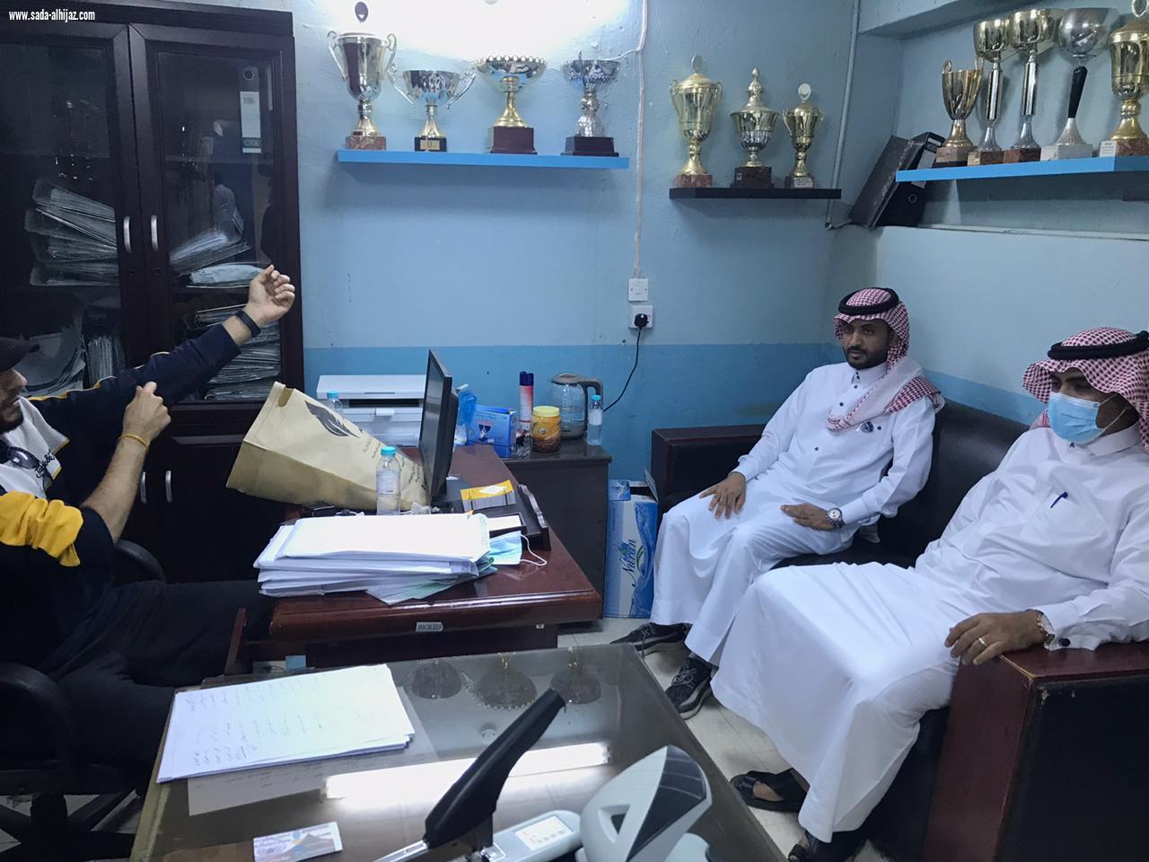 أبناء محافظة أبو عريش يقفون جنبا إلى جنب مع نادي اليرموك