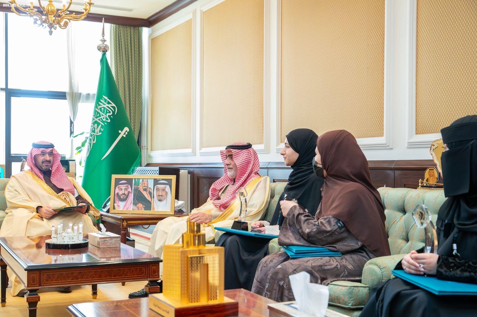 نائب أمير تبوك يستقبل الطالبات الحاصلات على مراكز متقدمة في الأولمبياد الوطني للإبداع العلمي  