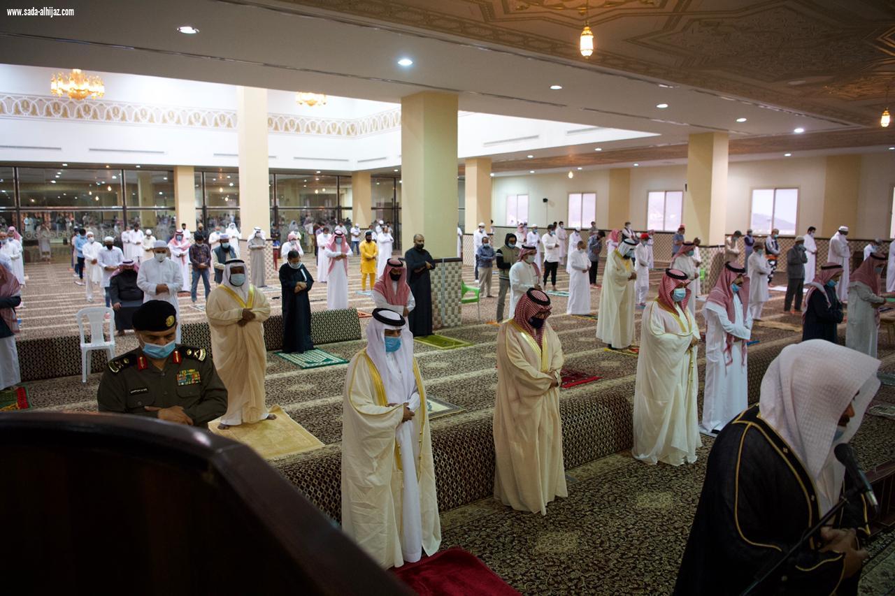 وكيل اماره الباحة يودي صلاه العيد بمسجد الملك فهد  بالباحة 