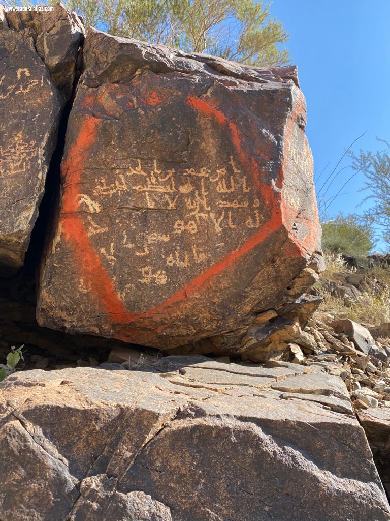 الغامدي يكشف مواقع أثرية في عقيق غامد