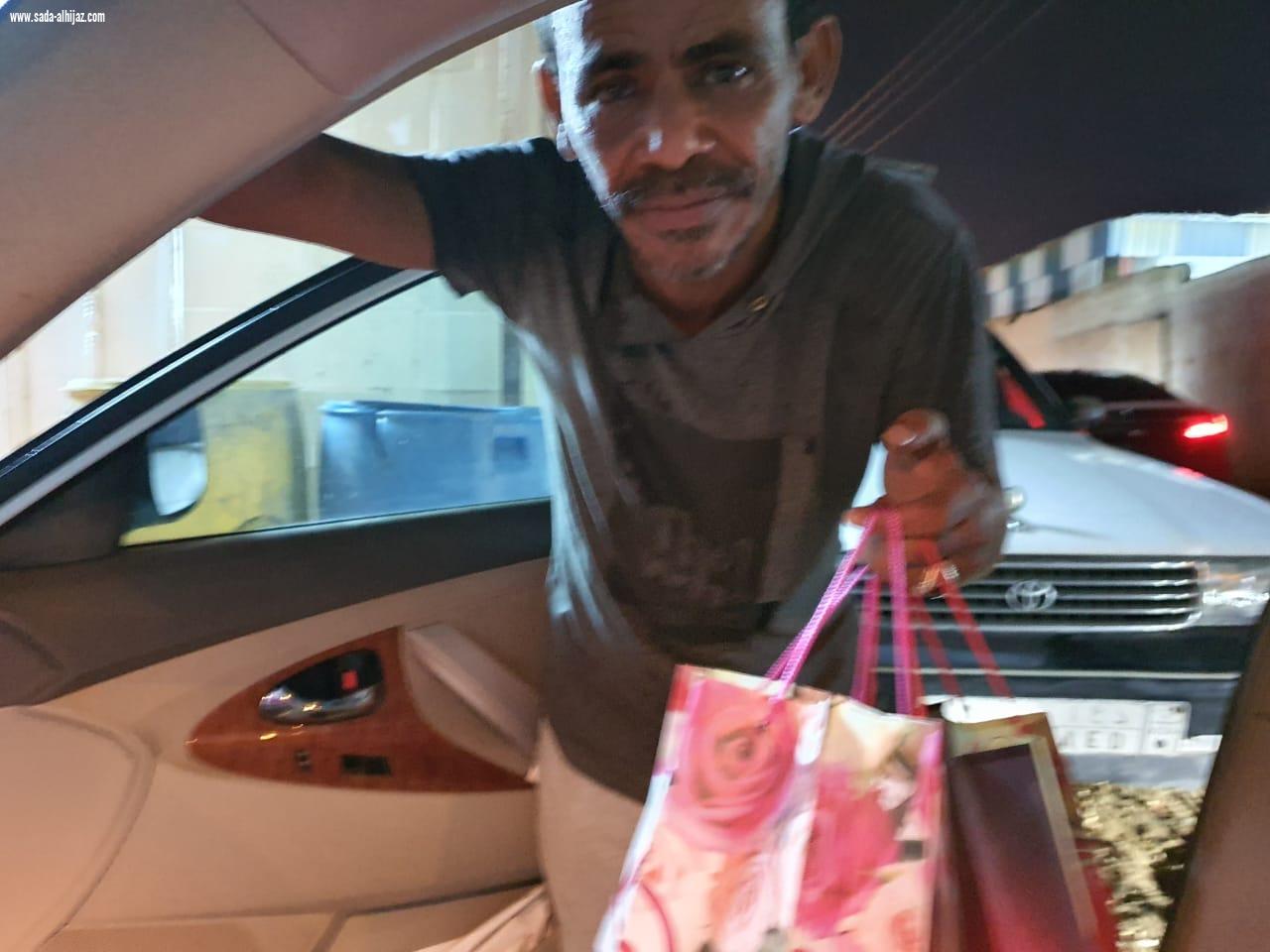 نشاط المباركة ينفذ برنامج  يداً _ بيد  للحد من انتشار فيروس كورونا.