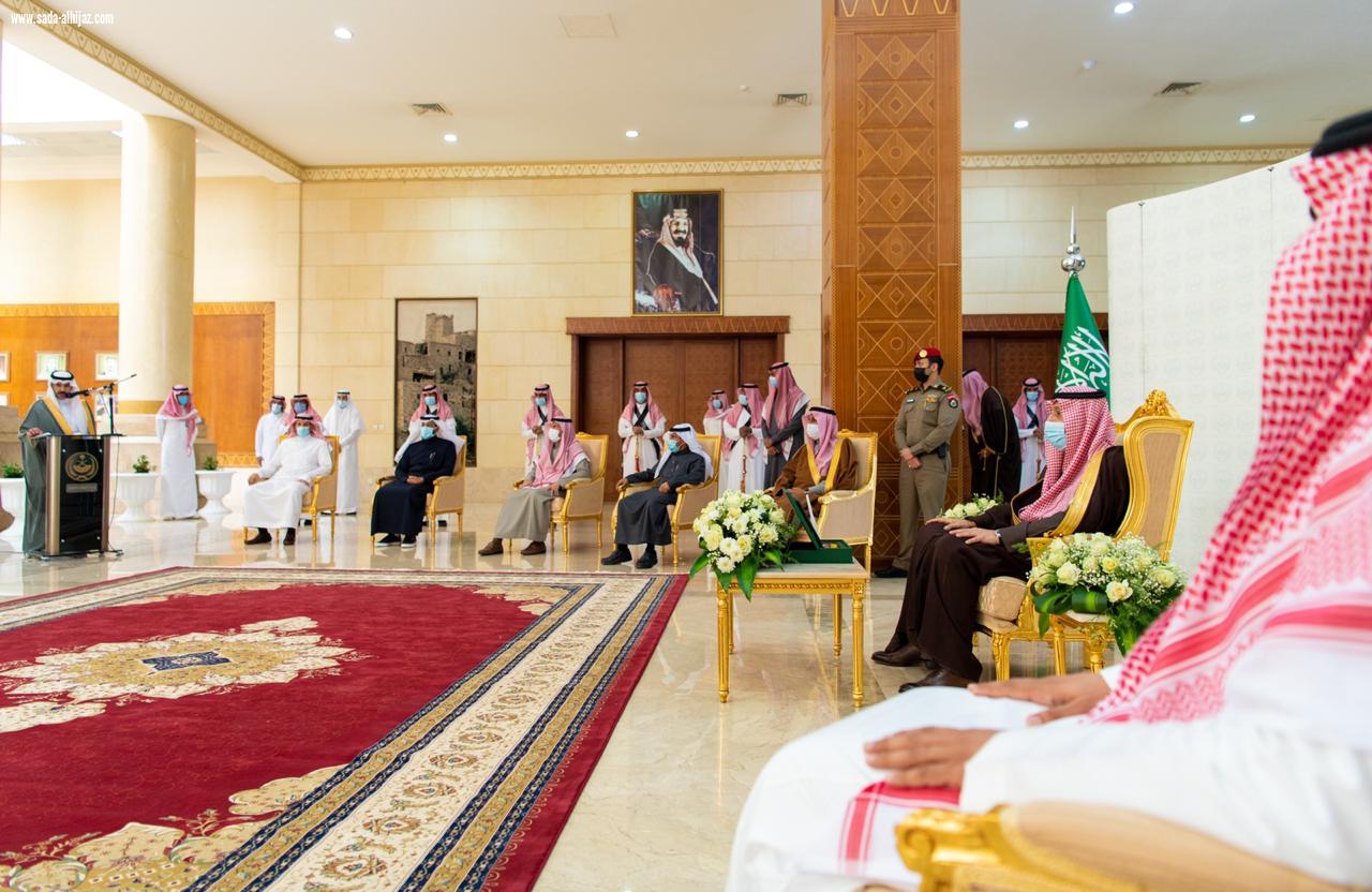 سمو أمير الباحة يدشن أول موسوعة للأدب الشفهي والطب الشعبي على مستوى المملكة بـ 3 مجلدات استغرقت 8 سنوات لإنجازها