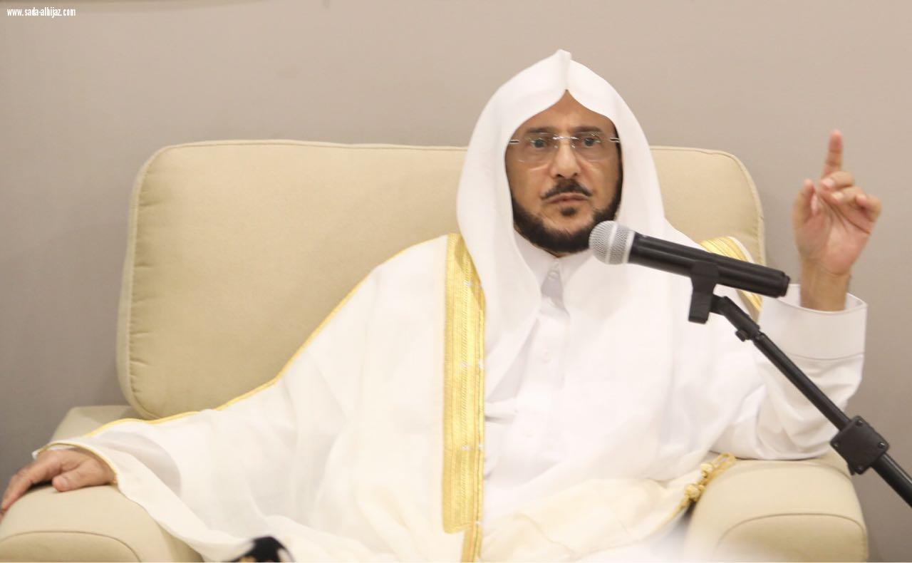 الدكتور عبد اللطيف آلِ الشيخ المملكة قوية بدينها وقيادتها وشعبها وبالمسلمين في العالم لأنها تحكم شرع الله وتنشر كتابه وتبعث الدعاة