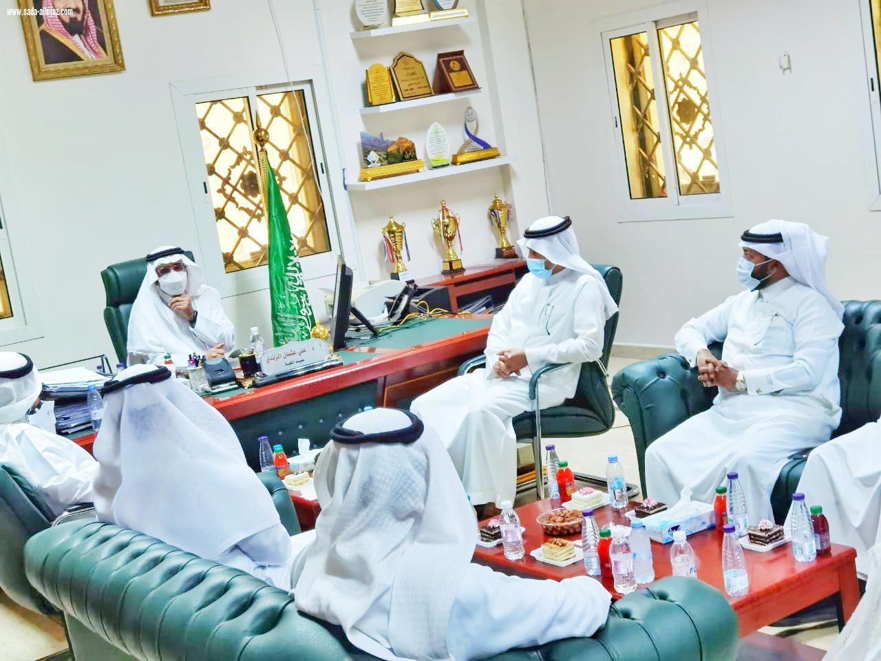 معالي رئيس جامعة الباحة يتفقد كلية العلوم والآداب بالمخواة 