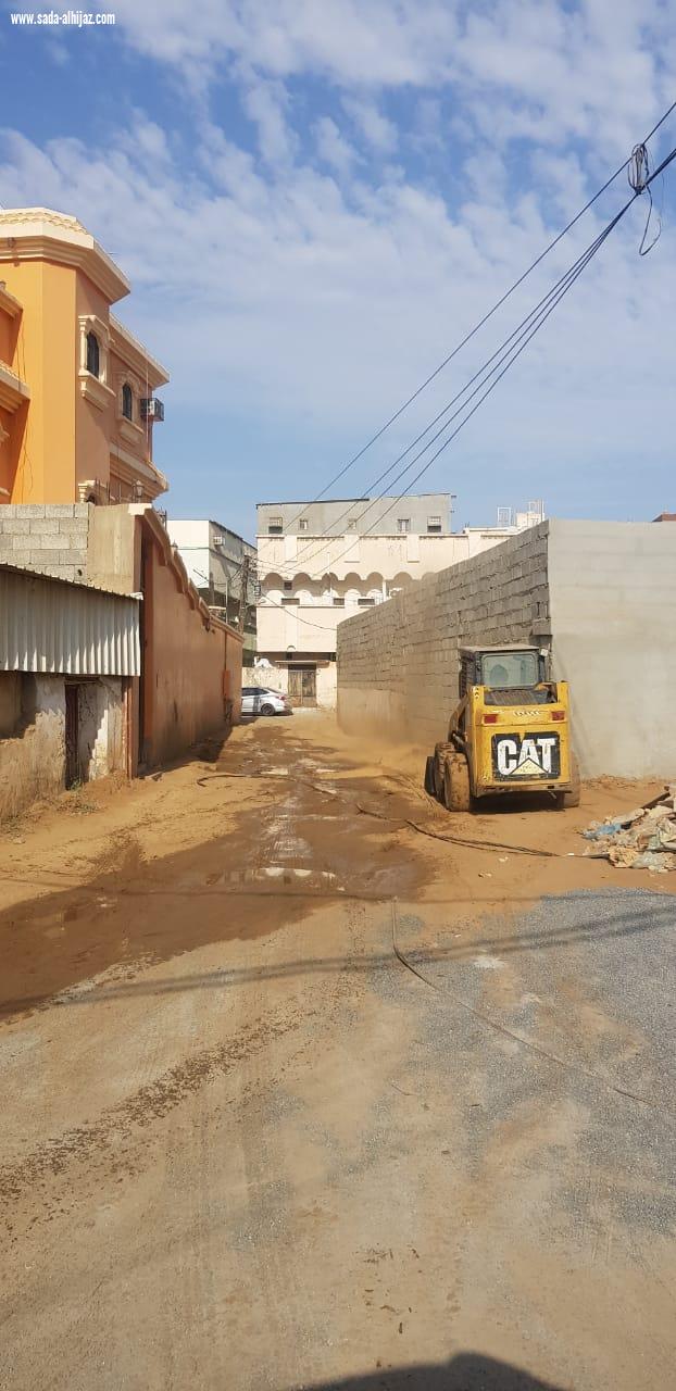 بلدية محافظة الطوال تبدأ تنفيذ مشروع السفلتة في عدد من الأحياء