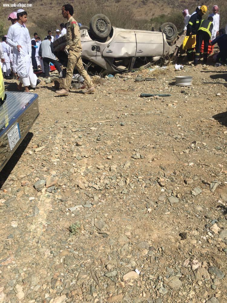 هلال الباحة يتجاوب مع حادث انقلاب أدى لثلاث اصابات  إصابة خطيرة