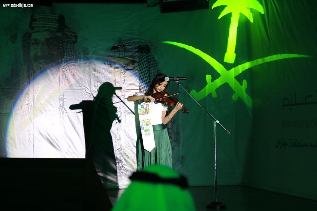 سمو أمير المنطقة يؤكد أهمية غرس القيم الوطنية في نفوس الطلاب والطالبات 