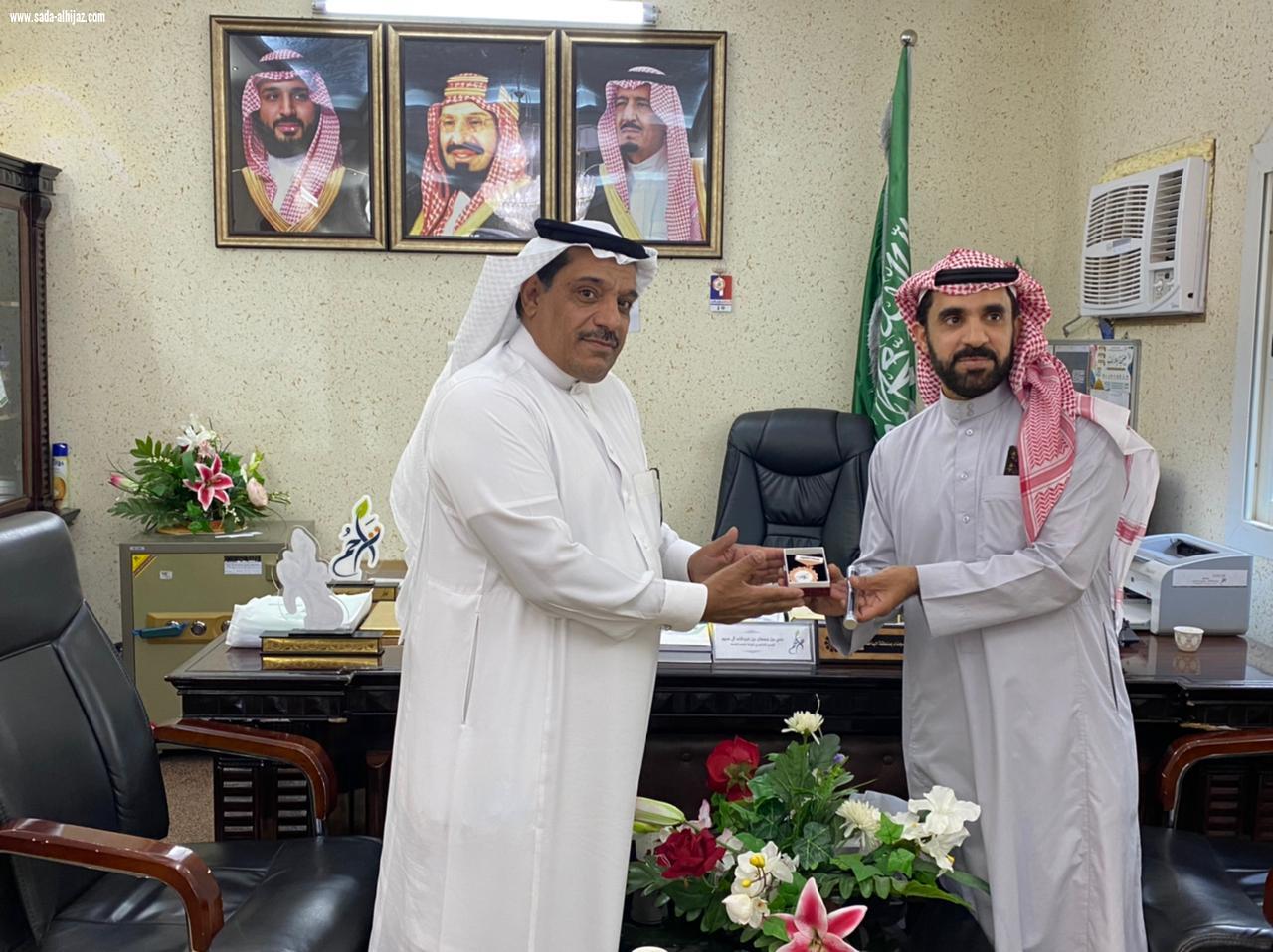 رئيس مجلس ادارة لجنة تراحم بالباحة لرعايه السجناء والمفرج عنهم واسرهم بكرم الاعلامي المحجم