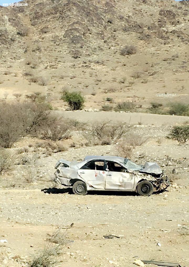 هلال الباحة يتجاوب مع حادث انقلاب أدى لثلاث اصابات  إصابة خطيرة
