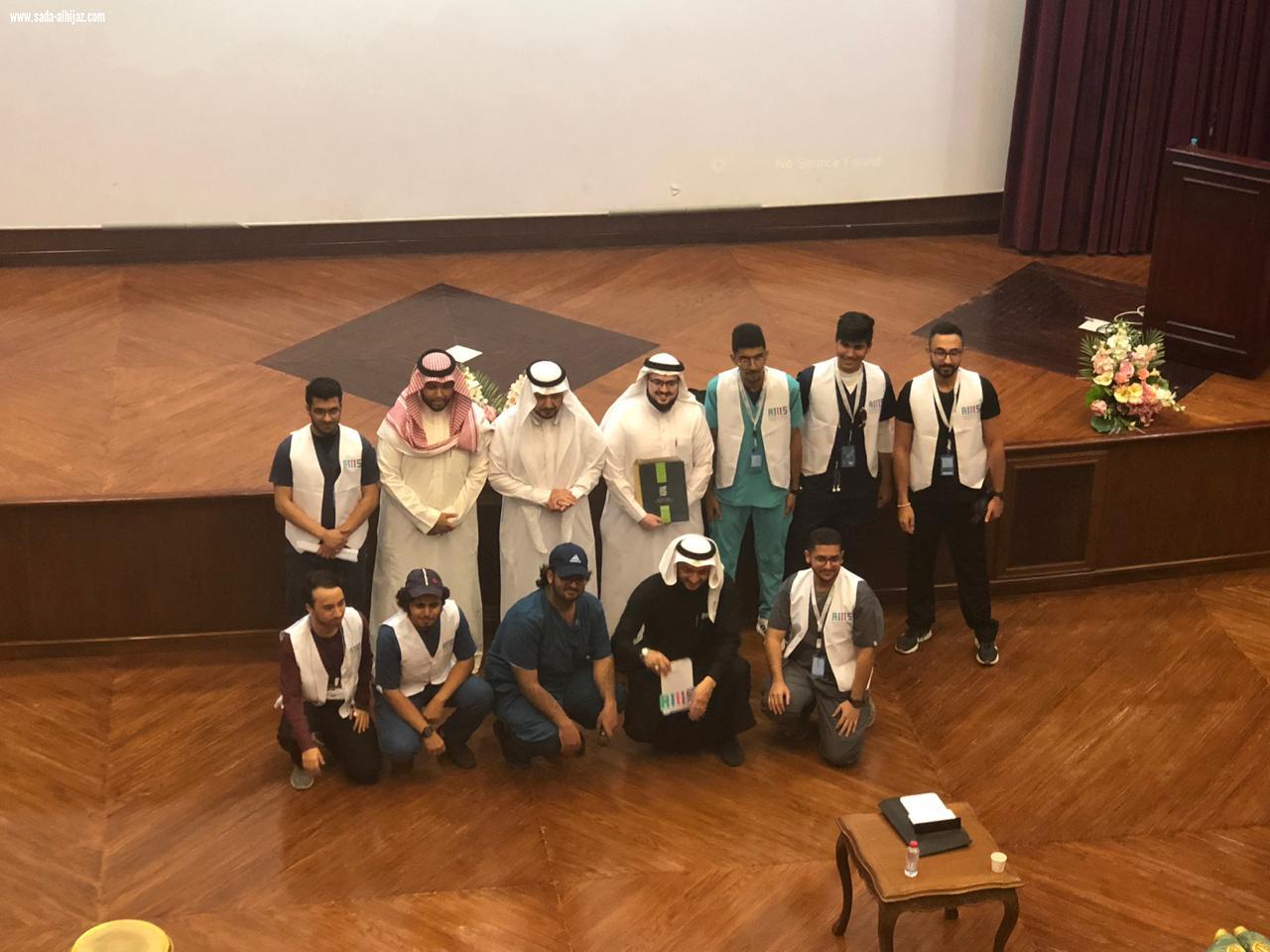 فريق نادي العلوم الطبية التطبيقية ينفذ فعالية علمية بعنوان (صناعة باحث)