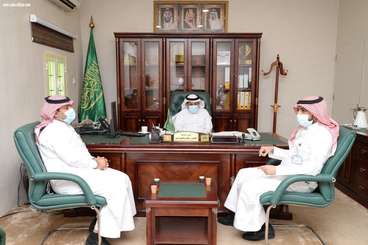 أكد ضرورة التعاون لإيجاد الحلول المناسبة لإنجاز المشروعات التنموية بالمحافظة جبر يقوم بجولة تفقدية لفرع المياه بأبوعريش ويلتقي المحافظ ورئيس البلدية